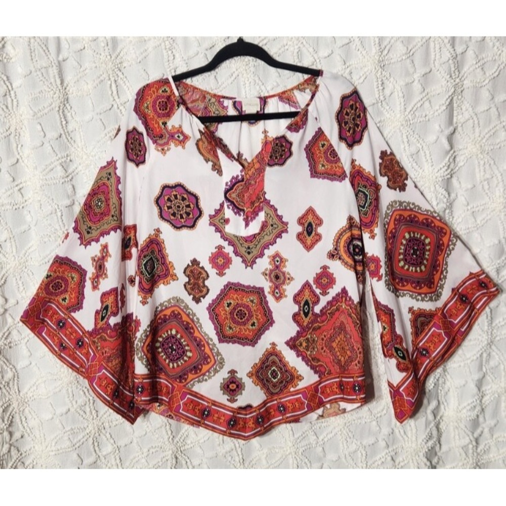 Chicos Womens Bell Sleeve Top Size Medium‎ White Red Paisley Bollywood Flowy Fem
